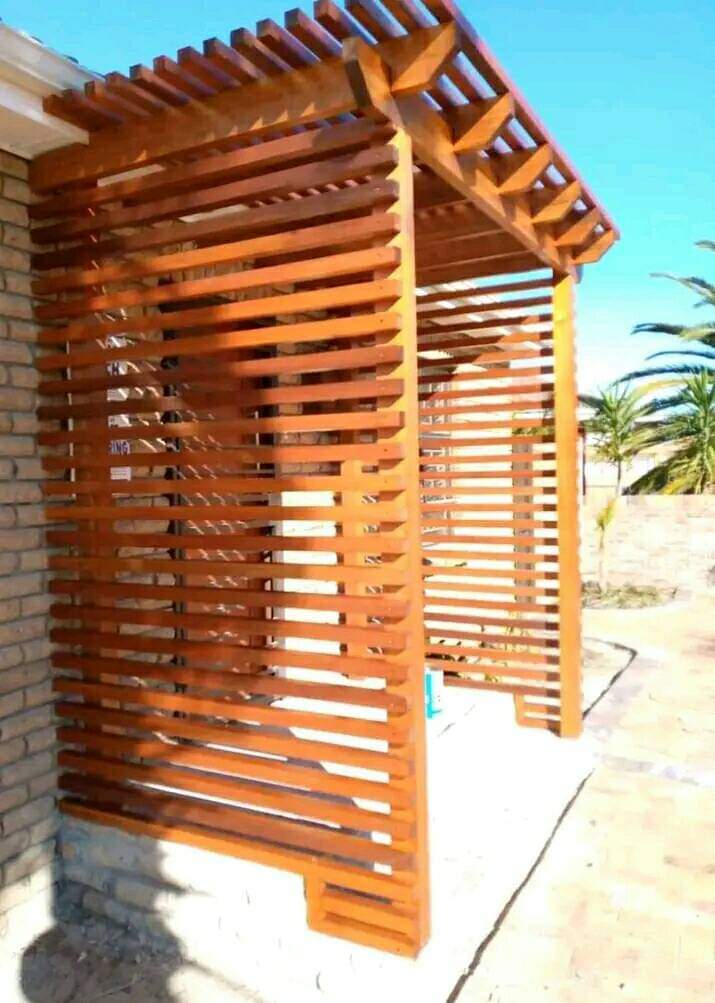 Wooden privacy screen